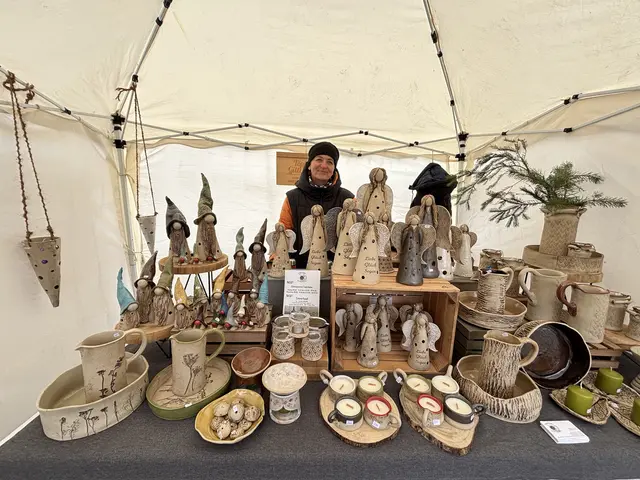 Gitti Schrei aus Volders präsentierte ihre kreative Töpferware. | Foto: Kendlbacher