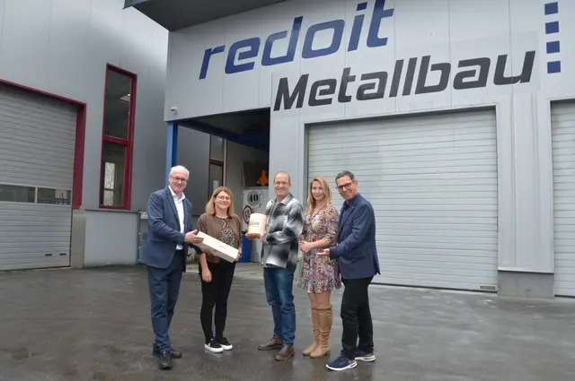 Günther Baschinger, Claudia und Reinhard Dornetshuber, Nadine Humberger, Hans Moser beim Besuch der Firme Redoit anlässlich des Jubiläums. | Foto: WKO Grieskirchen