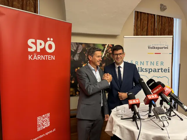 Martin Gruber (ÖVP) und Daniel Fellner (SPÖ) ziehen die Daumenschrauben bei Asyl am. Asylwerberinnen und Asylwerber werden in die gemeinnützige Pflicht genommen. | Foto: Stephan Fugger/MeinBezirk