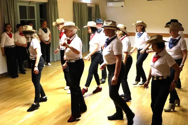 Die "White Silver Liners" mit Leiterin Gabriele Berberich (2.v.l.) | Foto: Gerhard Langmann