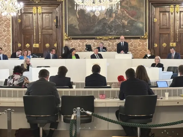 Nachdem Finanzlandesrat Willibald Ehrenhöfer (ÖVP) in der Oktober-Sitzung noch den Budgetentwurf präsentiert hatte, muss er sich am Dienstag kritischen Fragen zum Wirtschaftsstandort stellen.  | Foto: MeinBezirk/Verena Kriechbaum