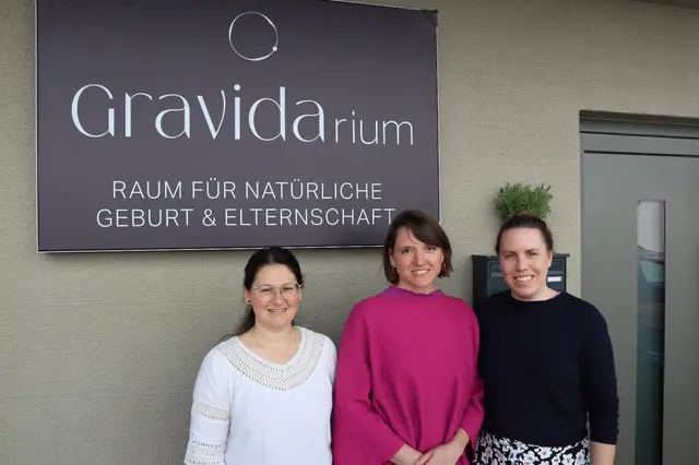 Das Team hinter Gravidarium: die drei freiberuflichen Hebammen Manuela Auer, Ulla Kerschbaumer und Marina Hammer. | Foto: Gravidarium