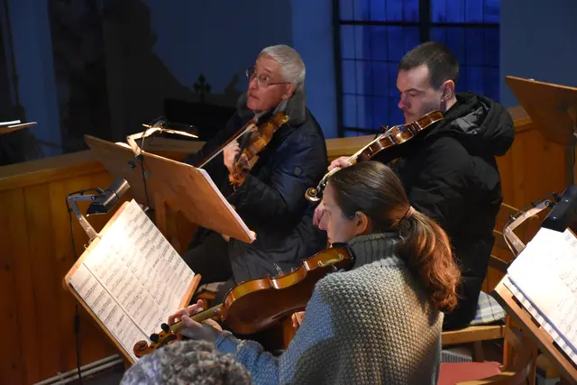 Die Streicher unterstützten den Chor bei der Paukenmesse von Haydn.  | Foto: Haun