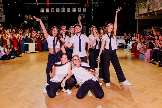 Schwungvoll in die Zukunft: Die Mitternachtseinlage | Foto: Peter Buchgraber