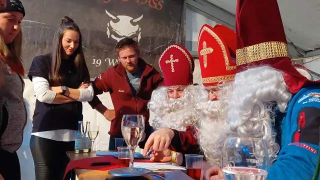 Bei der Punktewertung der Nikolaus-Jury ging es akribisch zu.