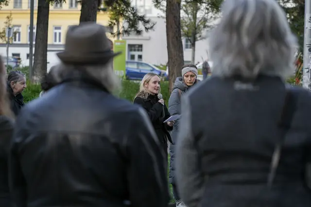 Um Menschen zu erreichen, vernetzt sich Stricker auch in der Öffentlichkeit. (Archiv)  | Foto: Grüne Hernals