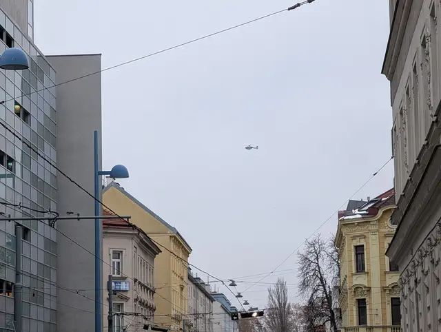 Der Hubschrauber über Floridsdorf. | Foto: z.V.g.