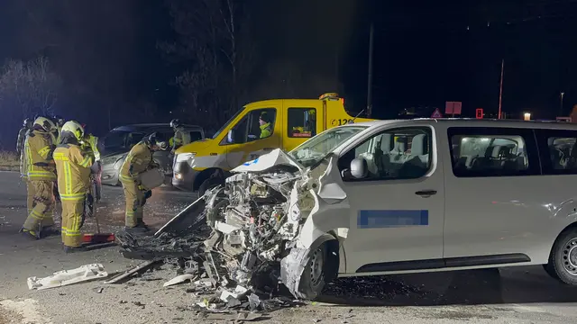 Die Lenkerin bemerkte das entgegenkommende Fahrzeug zu spät und prallte frontal dagegen. | Foto: ZOOM.TIROL