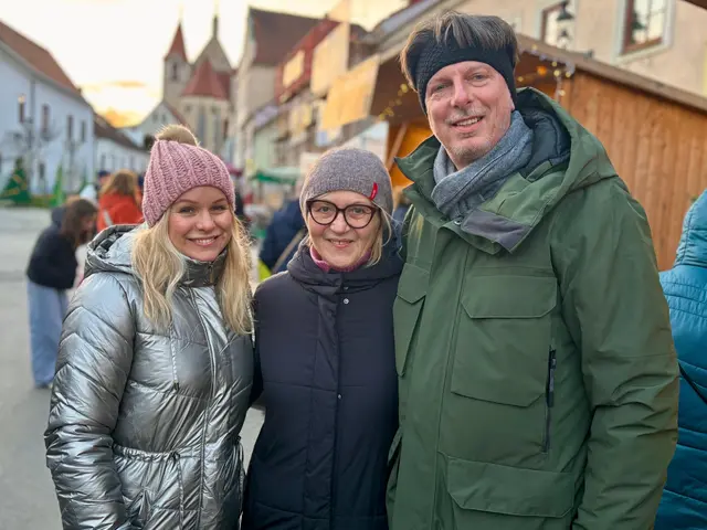 Der Sigmundsherberger Bürgermeister Franz Göd (ÖVP) besuchte den Adventmarkt mit seiner Familie. | Foto: Markus Kahrer / Redaktionsleitung