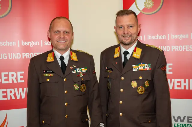 Andreas Köck und Alexander Siegmund (v. l.) wurden zum neuen Führungsduo des Bereichsfeuerwehrverbands Leoben gewählt.  | Foto: BFV-Leoben/Stefan Riemelmoser