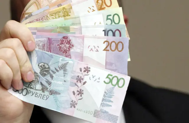 Betrugsversuch auf der B 37 mit belarussischen Rubel. | Foto: Symbolbild: Tatyana Zenkovich/dap