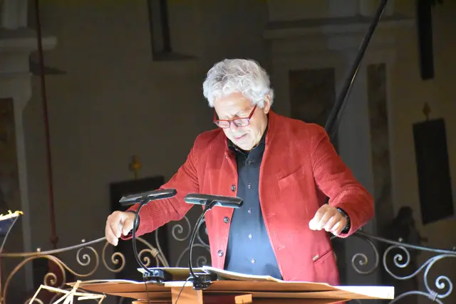 Jörg Höllwarth leitet den Kirchenchor Fügen seit vielen Jahren und stellt sich immer neuen Herausforderungen.  | Foto: Haun