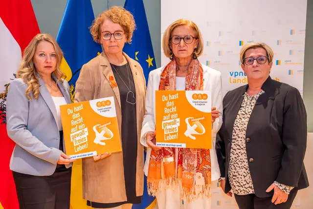 (v. l. n. r.): Wir Niederösterreicherinnen-Landesobfrau LAbg. Silke Dammerer, Landesrätin Christiane Teschl-Hofmeister, Landeshauptfrau Johanna Mikl-Leitner und Wir Niederösterreicherinnen-Landesgeschäftsführerin Dorothea Renner: Gemeinsam stark gegen Gewalt an Frauen | Foto: VPNOE/Andreas Steinacher
