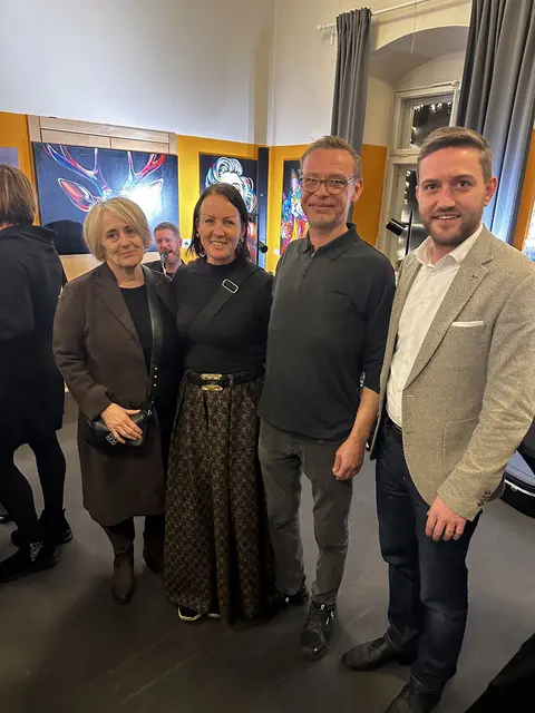 Gabie Schiestl (Kulturreferentin der Gemeinde Fügen), Bettina Haun, Christian Köll und Bgm. Dominik Mainusch.  | Foto: Haun