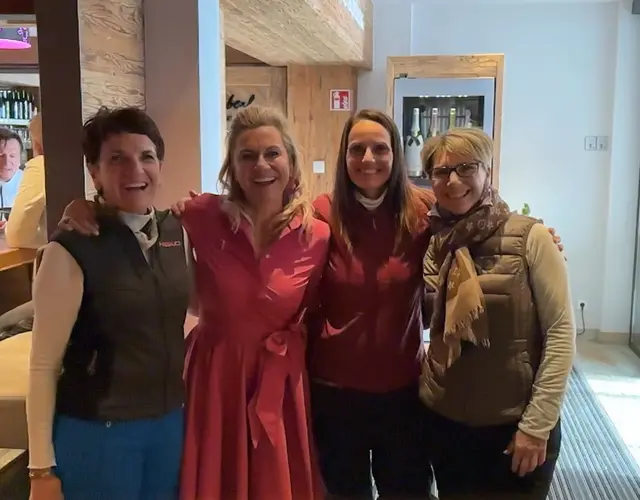 Gastgeberin Manuela Krings mit der zweifachen Tiefschneeweltmeisterin Daniela Schuster aus Allerheiligen bei Wildon mit Renate Lechner und Brigitte Gady. | Foto: Brigitte Gady