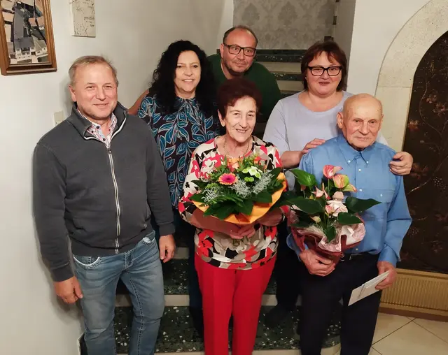 Das Jubelpaar mit den Kindern | Foto: Gertrude Hofstetter