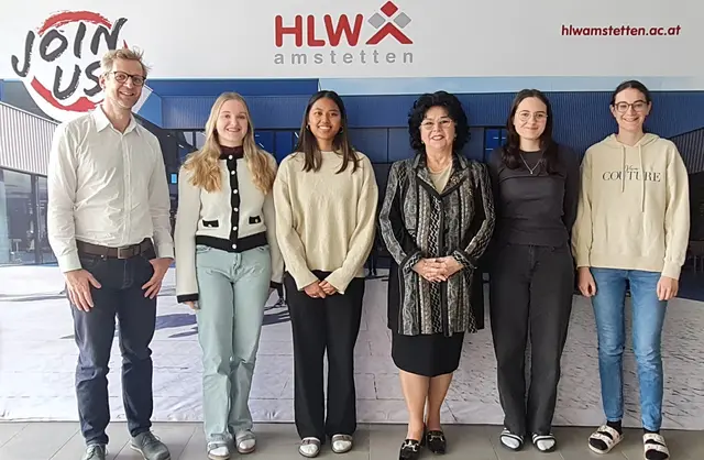 Fotolegende von links nach rechts: Mag. Lukas Oberlerchner, Nina, Tabea, Esther Dürnberger, Mary und Felise (Foto FMZ)