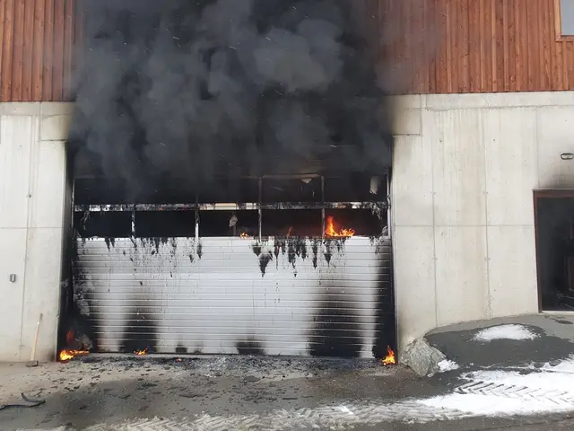 Die Feuerwehren verhindern eine Ausbreitung. | Foto: Bezirksfeuerwehrkommando Hermagor