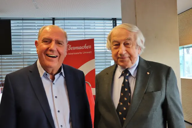 Die Rot Kreuz Steiermark- und Österreich-Präsidenten Siegfried Schrittwieser und Gerald Schöpfer appellieren an alle, die gesund und fit sind und die Kriterien erfüllen zum Blutspenden zu gehen. Der Zeitaufwand beträgt eine halbe Stunde und kann Leben retten.  | Foto: Edith Ertl