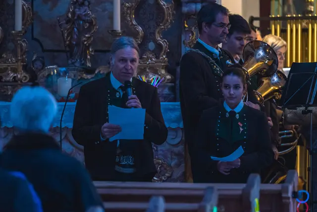 Obmann Josef Buttler eröffnete den Abend vor vollem Haus. | Foto: Pernsteiner