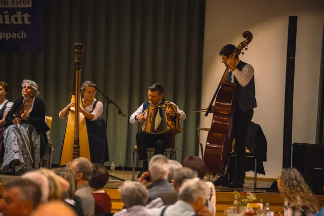 Stimmungsvoll ging es beim Trio Penz–Larcher–Reinisch zu. | Foto: Pernsteiner