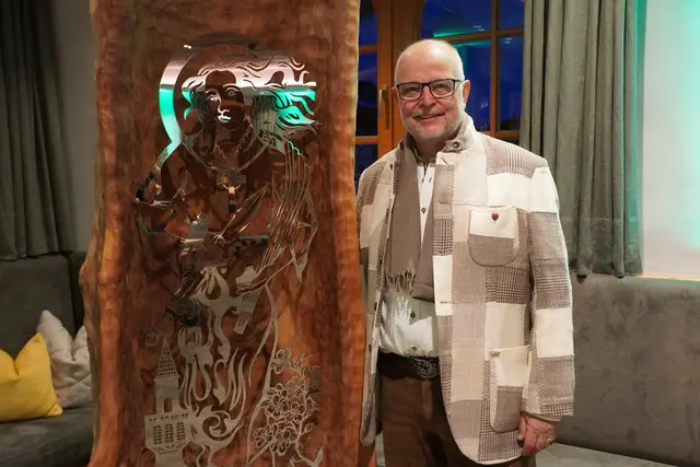 Franz Rotter mit der heiligen Barbara. | Foto: Johannes Brandner