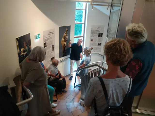 Die Führungen im Museum sind gut besucht. Oft führt Obmann Ernst Hornstein durch die Räumlichkeiten. | Foto: Museum im Grünen Haus