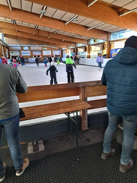 Die Eisstockhalle in St. Martin im Sulmtal hat ab dem 28. November täglich geöffnet! | Foto: Gemeinde St. Martin im Sulmtal