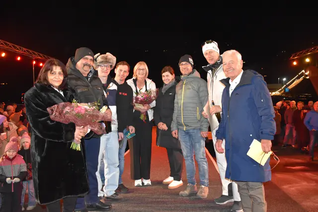 Die verdienten Mitarbeiter von Sport Stock wurden geehrt.  | Foto: Haun