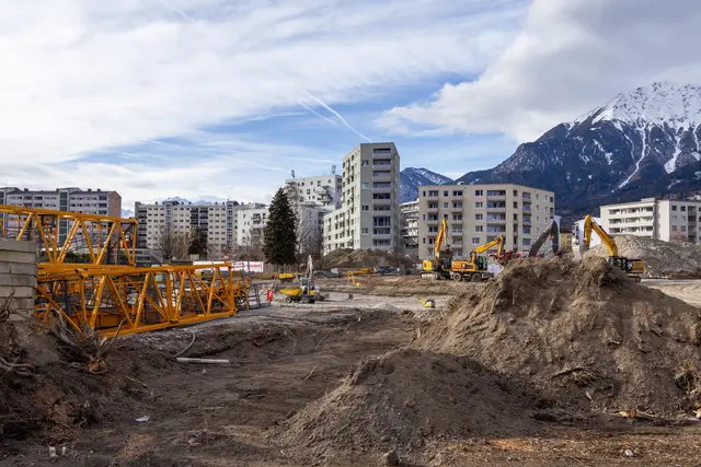Noch eine Megabaustelle, dann ein Bewegungszentrum, ein Kunstrasen-Sportplatz mit Tribüne, fünf Tennisplätze, ein Padeltennisplatz und der Freiraum Campagne. | Foto: Freinhofer