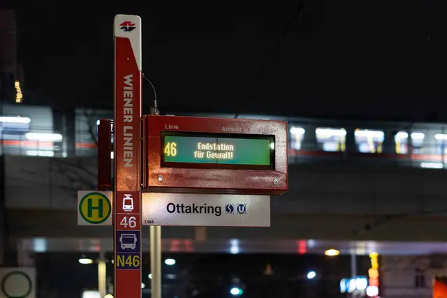 Am 25. November wird die Botschaft auch über sämtliche digitalen Anzeigen ausgespielt. | Foto: Simon Wöhrer | Wiener Linien