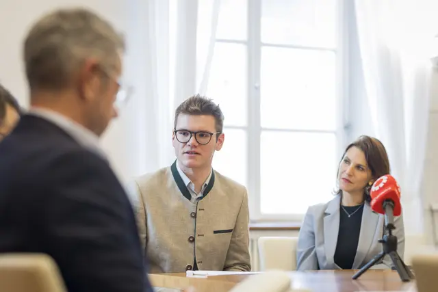 Maximilian Aigner, Landeshauptfrau Karoline Edtstadler | Foto: Land Salzburg/Neumayr/Leopold