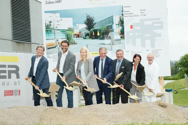 2018: Spatenstich für den Zubau eines Raumes, in dem das MRT-Gerät Platz findet.  | Foto: Klinikum Rohrbach