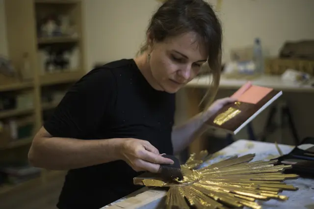 Die Kapplerin Jenifer Matzohl ist seit 2013 als Restauratorin und Vergolderin selbstständig.  | Foto: Larissa Zauser