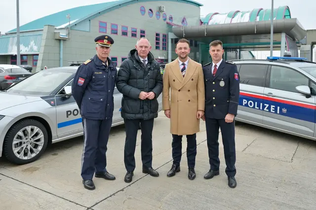 Gerhard Karner, Innenminister, und der slowakische Innenminister Matúš Šutaj-Eštok beim Arbeitsgespräch in Kittsee.  | Foto: Bundesministerium