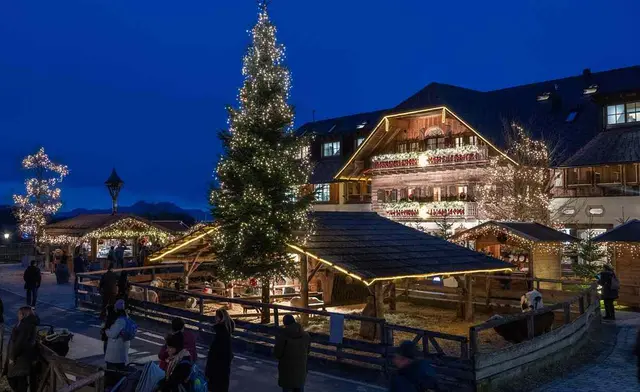 Das Hauptgut in Henndorf erstrahlt in vorweihnachtlichem Glanz. | Foto: Gut Aiderbichl