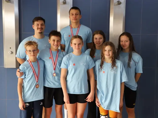 Die SVV-Talente im Einsatz für OÖ in Floridsdorf
v. l. n. r.: Mihail Cristea, Trainer Tarik Dautovic, Jakob Edthofer, Daniel Leitner, Karoline Drack, Hannah Motz, Magdalena Burgstaller, Alina Cristea