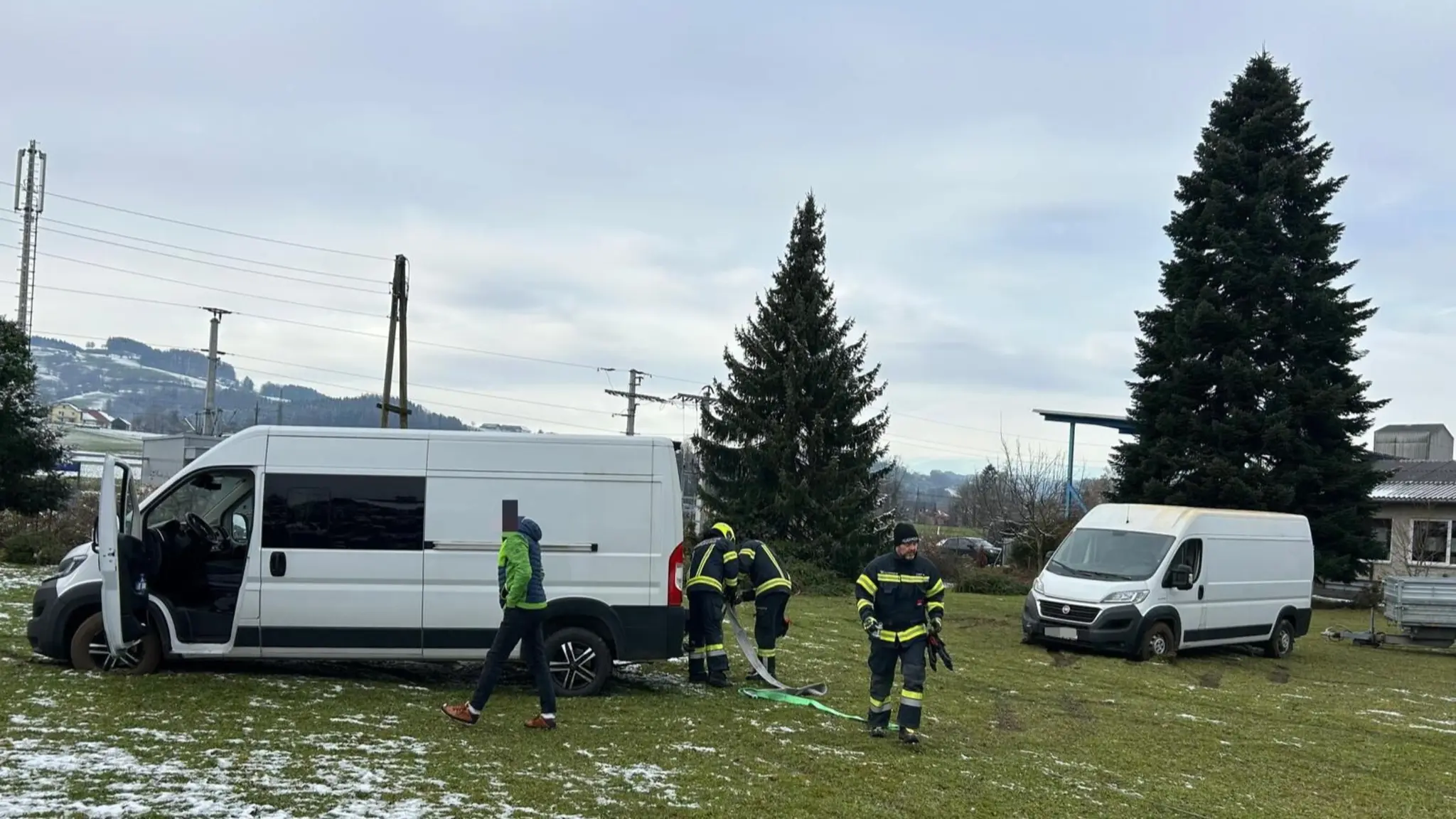 Auto Festgefahren Wiese