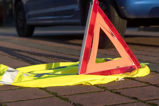 Schwerer Unfall auf der Drautalstraße: Ein Pkw und ein Kastenwagen kollidierten frontal, mehrere Personen wurden verletzt. | Foto: smarterpix