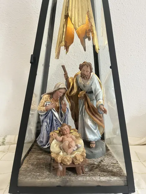 Gefasste Figuren (die heilige Familie) in einer Laternenkrippe von Jenifer Matzohl.  | Foto: Jenifer Matzohl 