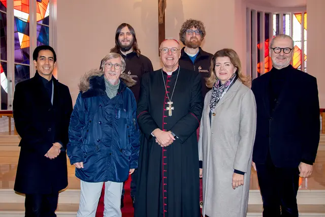 Komponist Albin Rudisch, Regisseur Manfred Waba, Jesus-Darsteller Andreas Schalling, Diözesanbischof Ägidius Zsifkovics, Jesus-Darsteller Rupert Kugler, Mirjam-Darstellerin Iris Klemenschitz sowie Spielleiter und Autor Pfarrer Richard Geier bei der feierlichen Angelobungsmesse am Christkönigssonntag.   | Foto: Passionsspiele St. Margarethen
