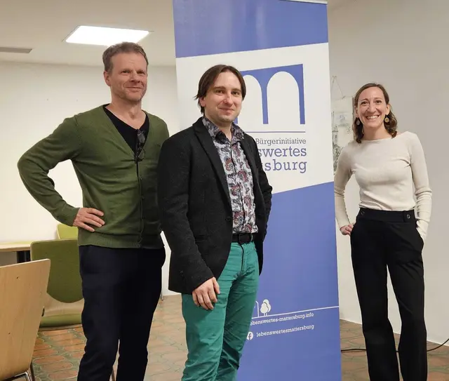 Referent Erwin Ernst Steinhammer (Mitte) mit Katharina Sandler (rechts) und Alexander Dworschak (links) von der Bürgerinitiative Lebenswertes Mattersburg. | Foto: Bürgerinitiative Lebenswertes Mattersburg