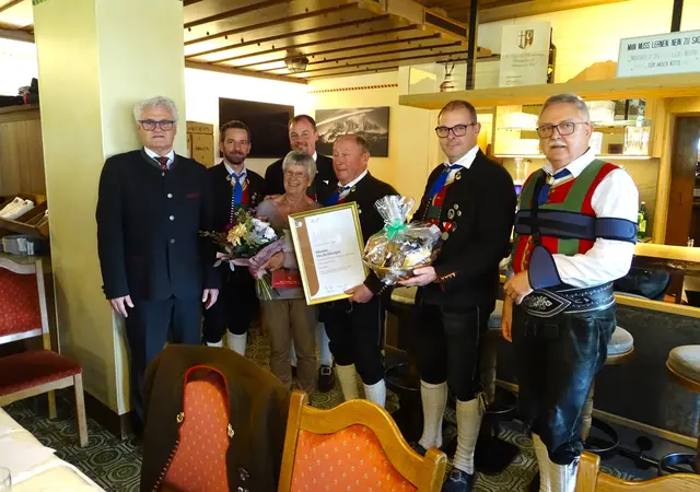 Blasius Hechenberger wurde für beeindruckende 65 Jahre Mitgliedschaft geehrt. | Foto: Musikkapelle Kirchdorf