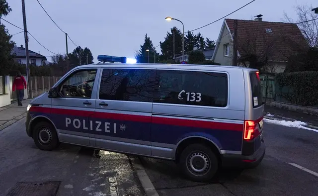 Arbeiter bei Schussabgabe verletzt: Neue Informationen gibt es am Dienstag zum Großeinsatz im Bereich der Arbeiterstrandbadstraße.  | Foto: Andreas Pölzl/MeinBezirk