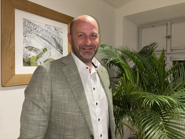 Bgm. Daniel Stern hat wieder einige Neuigkeiten zu verkünden. | Foto: Kainz