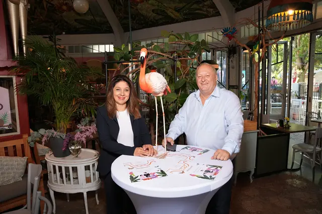 Geschäftsführerin Silvia Maino und Marketingleiter Helmut Brem sehen das Ponykarussell auf Rekordkurs.  | Foto: Roman Zach-Kiesling