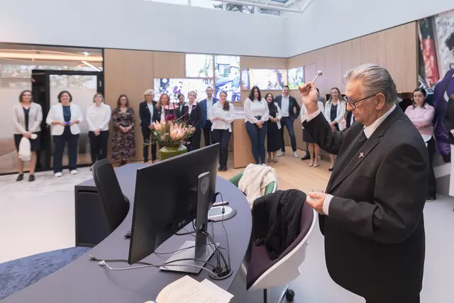 Segnung der neuen Räumlichkeiten und der Mitarbeiter. | Foto: Daniel Hinterramskogler