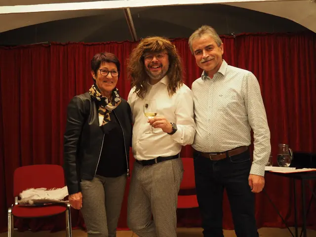 Obfrau Kulturverein Paudorf Ingrid Pergher, Kabarettist Gabriel Castañeda, Schriftführer-Stv. Kulturverein Paudorf Josef Brunnthaller | Foto: Kulturverein Paudorf