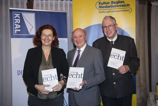 Sigrid Stagl mit Herausgeber Erwin Pröll und Verleger Robert Ivancich. | Foto: Daniela Matejschek