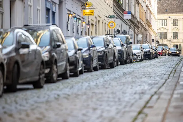 Mit der 36. StVO-Novelle sollen Gemeinden künftig Verkehrsbeschränkungen per Kamera kontrollieren dürfen. Der ÖATMC befürchtet eine Zunahme von Verboten und Strafen sowie ein "Regel-Chaos". (Archiv) | Foto: APA-Images / Tobias Steinmaurer